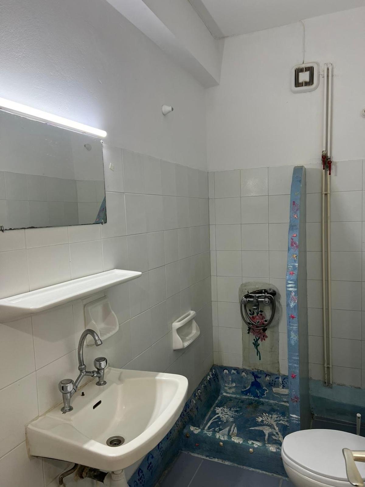 Mary Rooms Adamantas  Luaran gambar