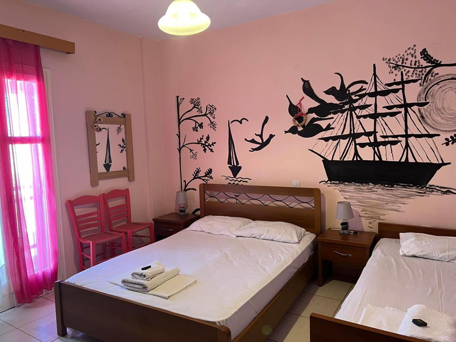 Mary Rooms Adamantas  Luaran gambar