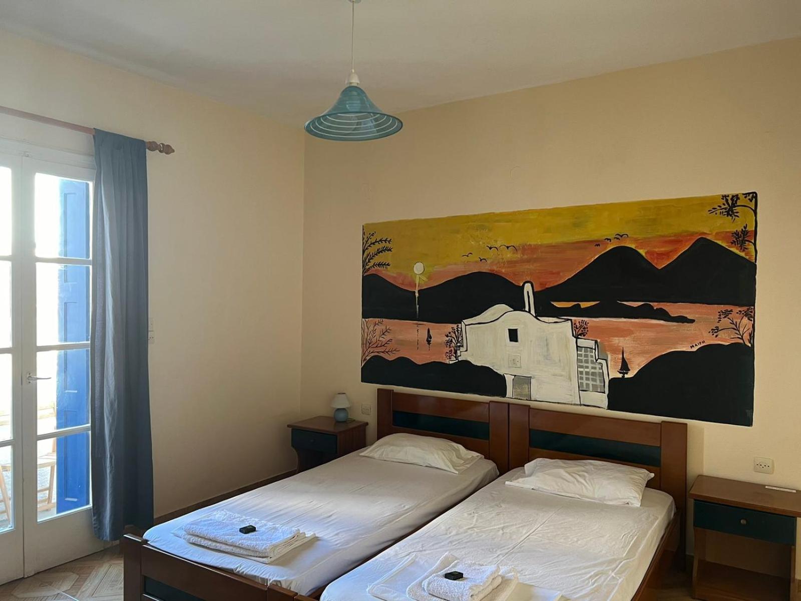 Mary Rooms Adamantas  Luaran gambar