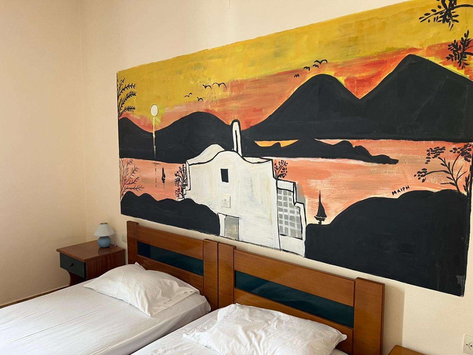Mary Rooms Adamantas  Luaran gambar