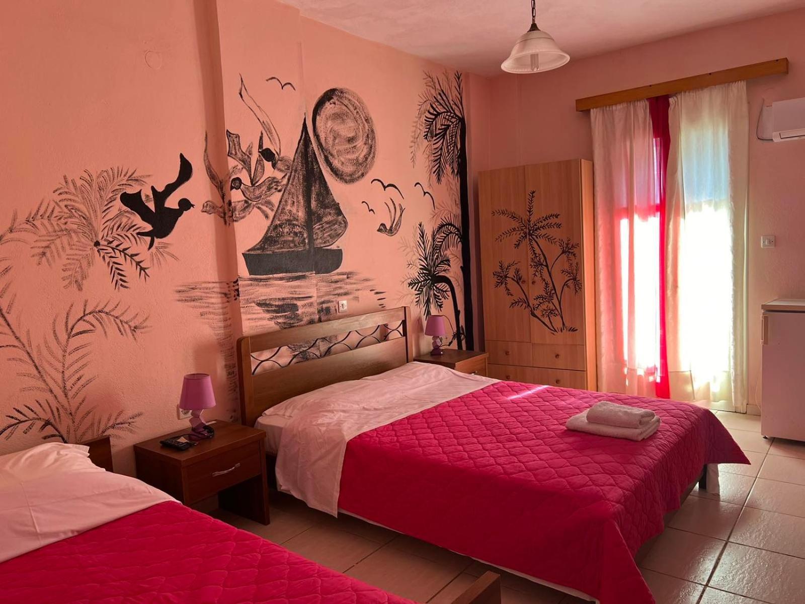 Mary Rooms Adamantas  Luaran gambar
